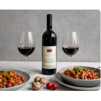Sangiovese Rotwein mit Hörnle mit veganer Curry-Hackfleischsauce
